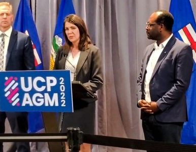 Alerte Info Canada – Danielle Smith, Premier ministre de l’Alberta, présente ses excuses aux non-vacciné